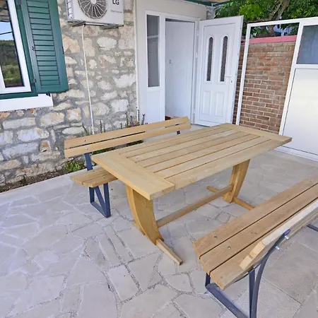 Rural Zaja With Outdoor Pool, Near Holiday home Primosten