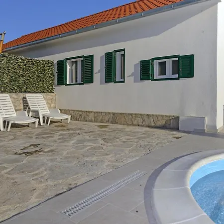 Rural Zaja With Outdoor Pool, Near Primosten