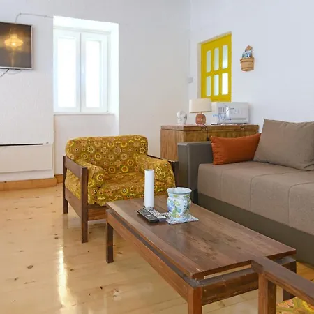 Holiday home Rural Zaja With Outdoor Pool, Near Primosten